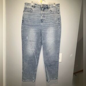 American Eagle Mom Straight Jean